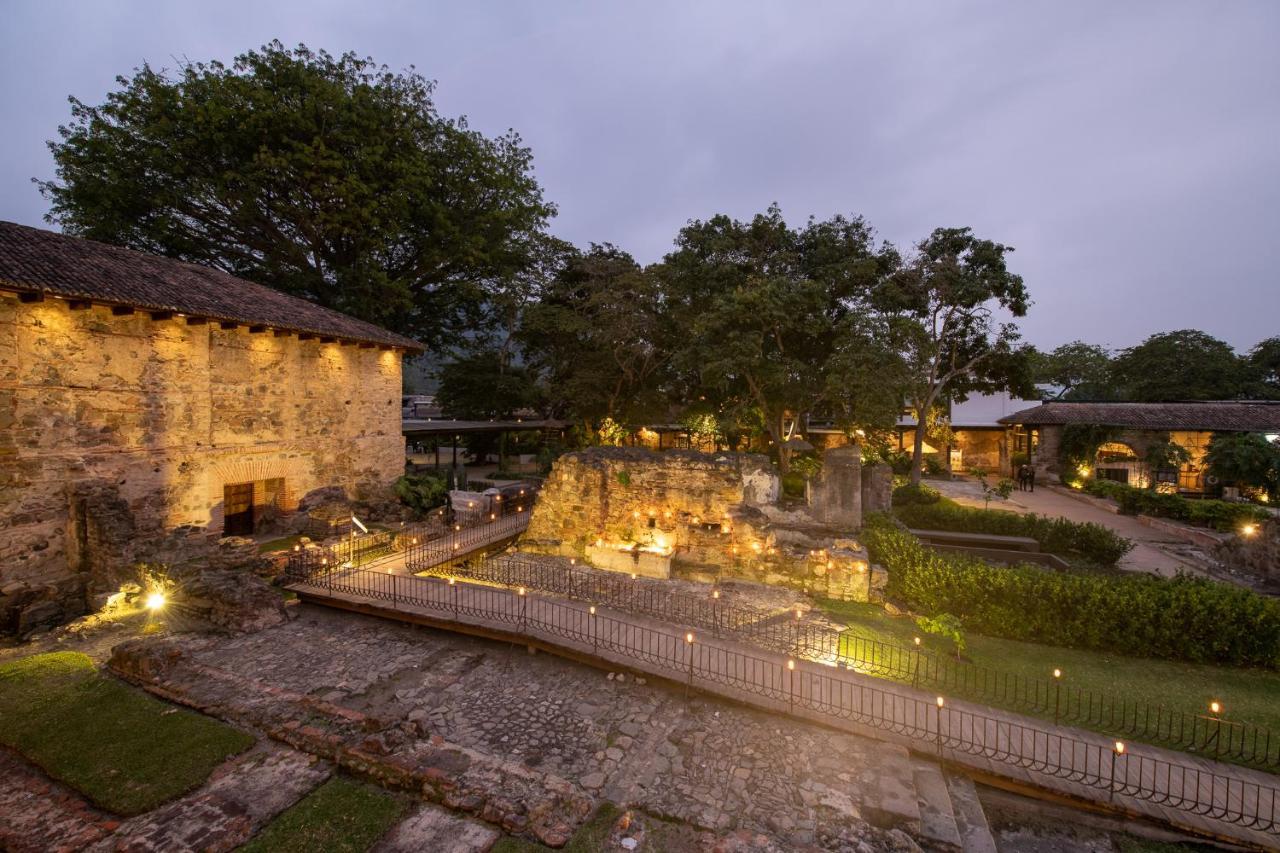 Hotel Museo Spa Casa Santo Domingo Antigua Exterior photo The resort at night