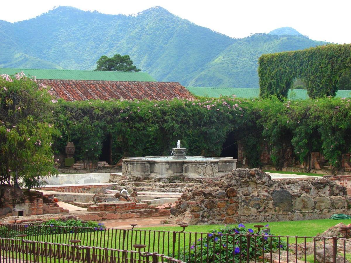 Hotel Museo Spa Casa Santo Domingo Antigua Exterior photo Fountain at the entrance of the park